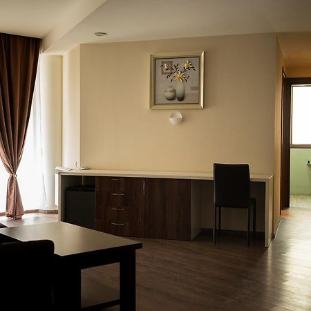 All Seasons Hotel On Freedom Square Tbilisi Exterior foto