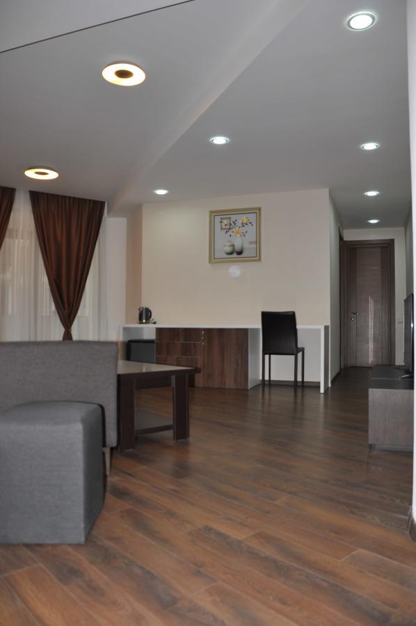 All Seasons Hotel On Freedom Square Tbilisi Exterior foto