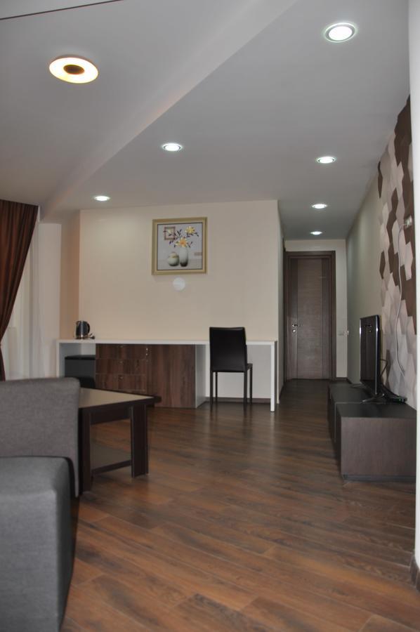 All Seasons Hotel On Freedom Square Tbilisi Exterior foto